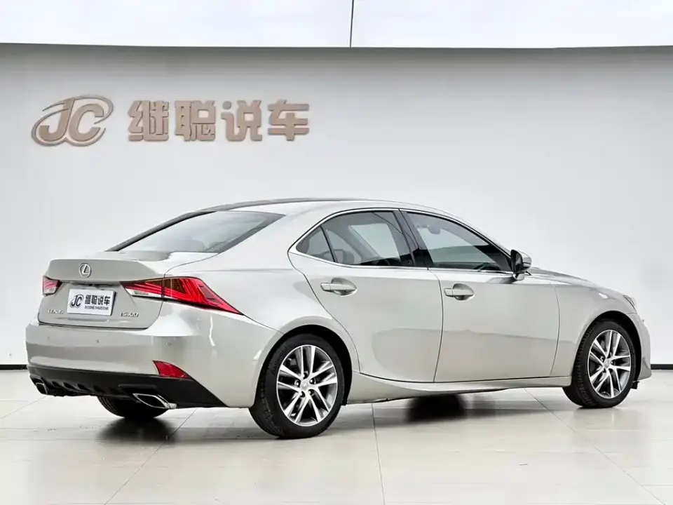 Lexus IS