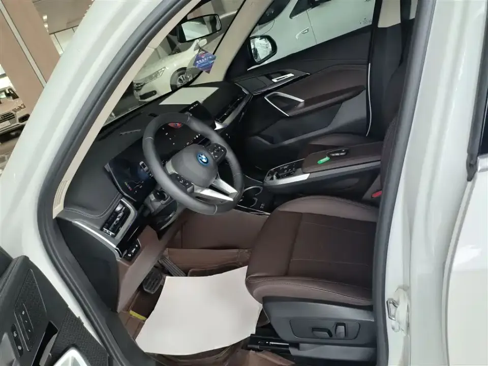 BMW iX1