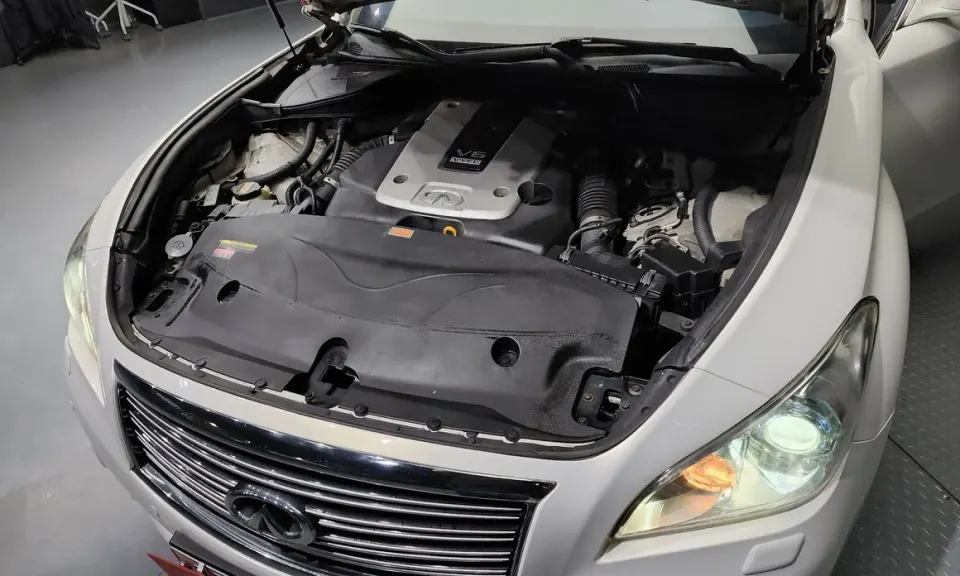 Infiniti M