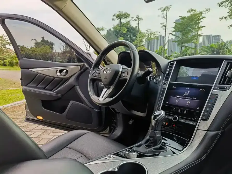 Infiniti Q50L
