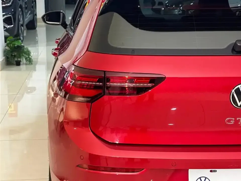 Volkswagen Golf GTI