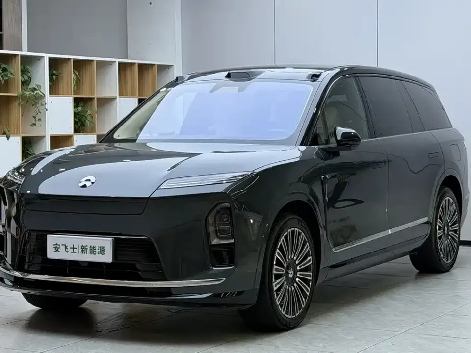 Nio ES8