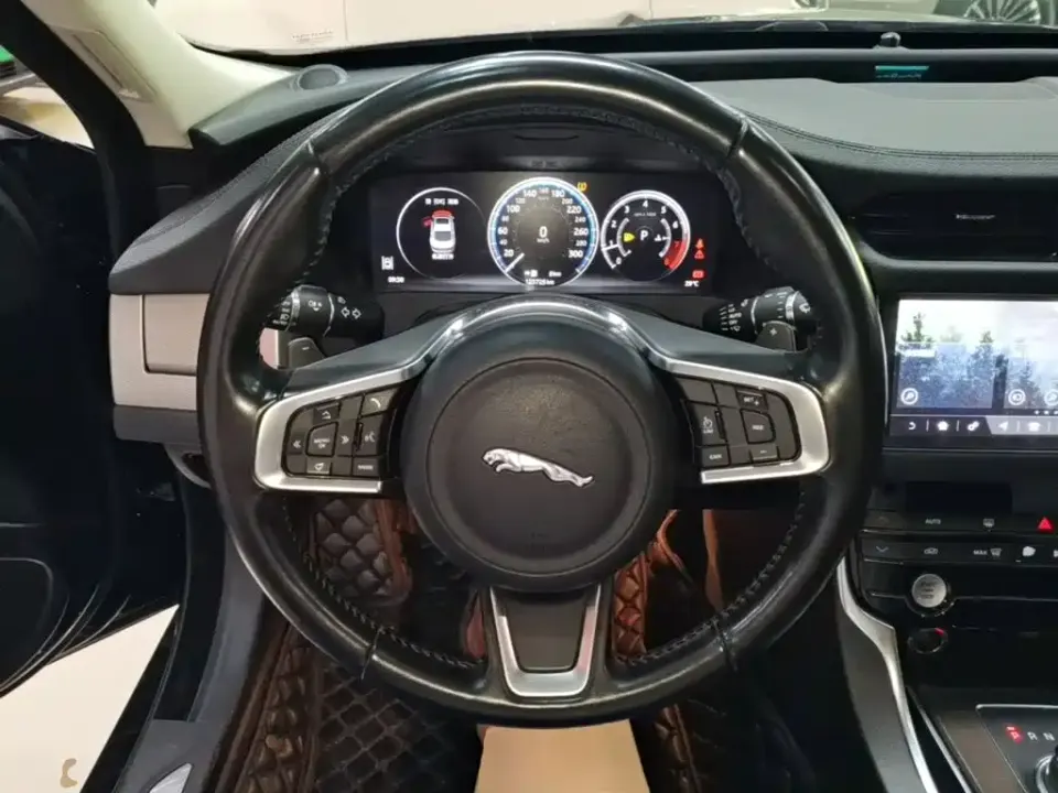 Jaguar XFL