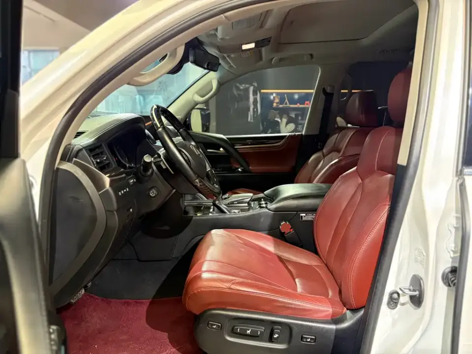 Lexus LX