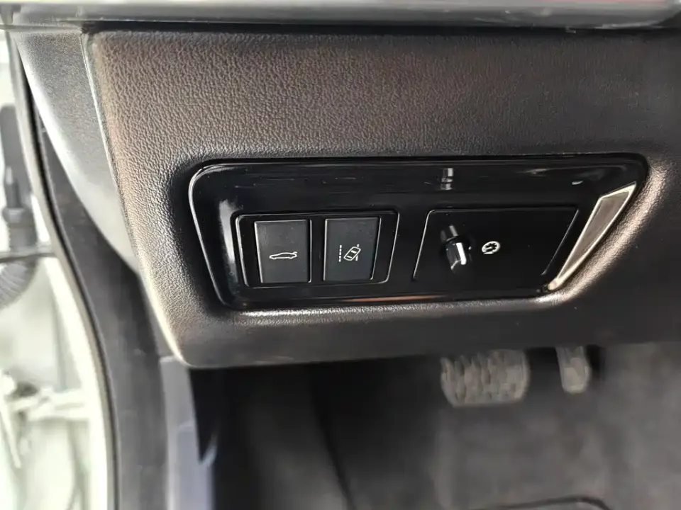Jaguar XEL