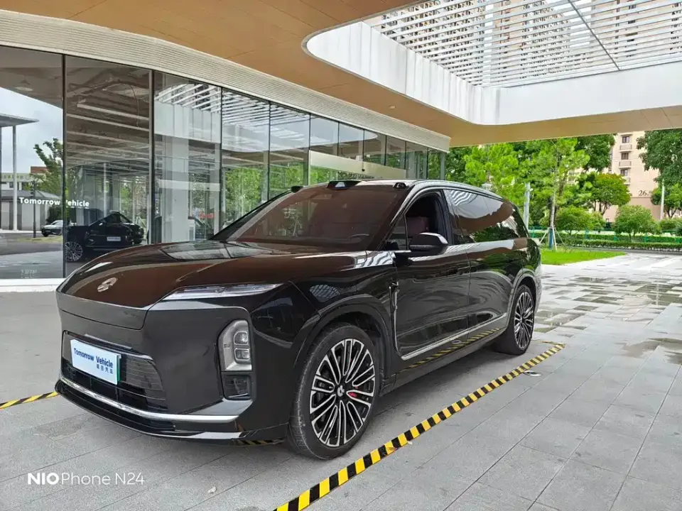Nio ES8