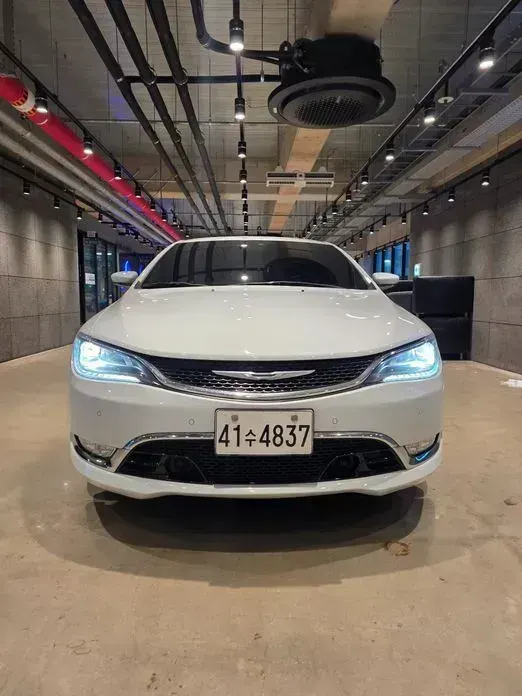Chrysler 200
