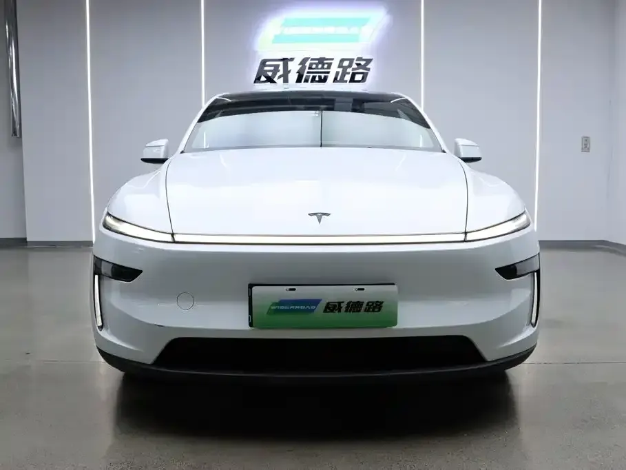 Tesla Model Y L
