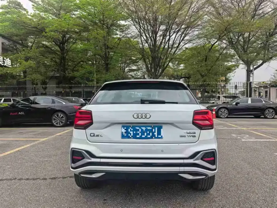 Audi Q2L