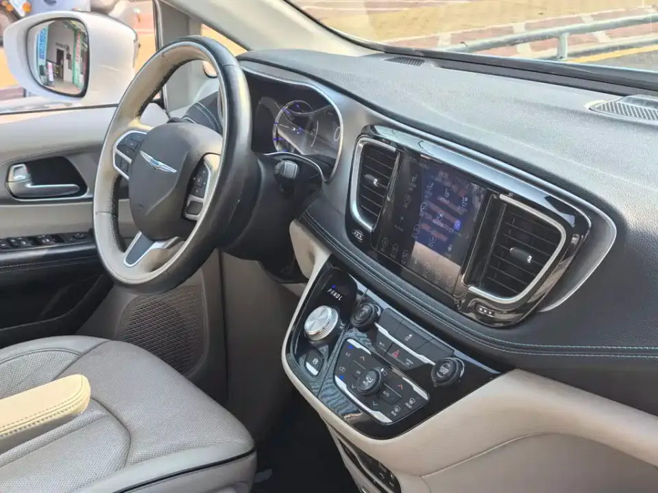 Chrysler Grand Voyager PHEV (Import)