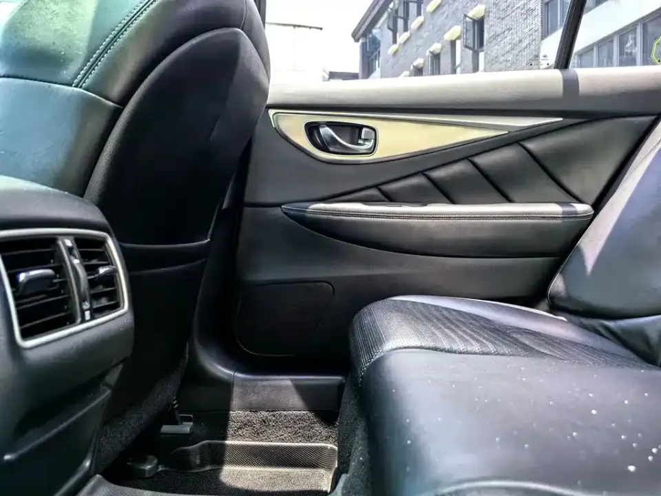Infiniti Q50L