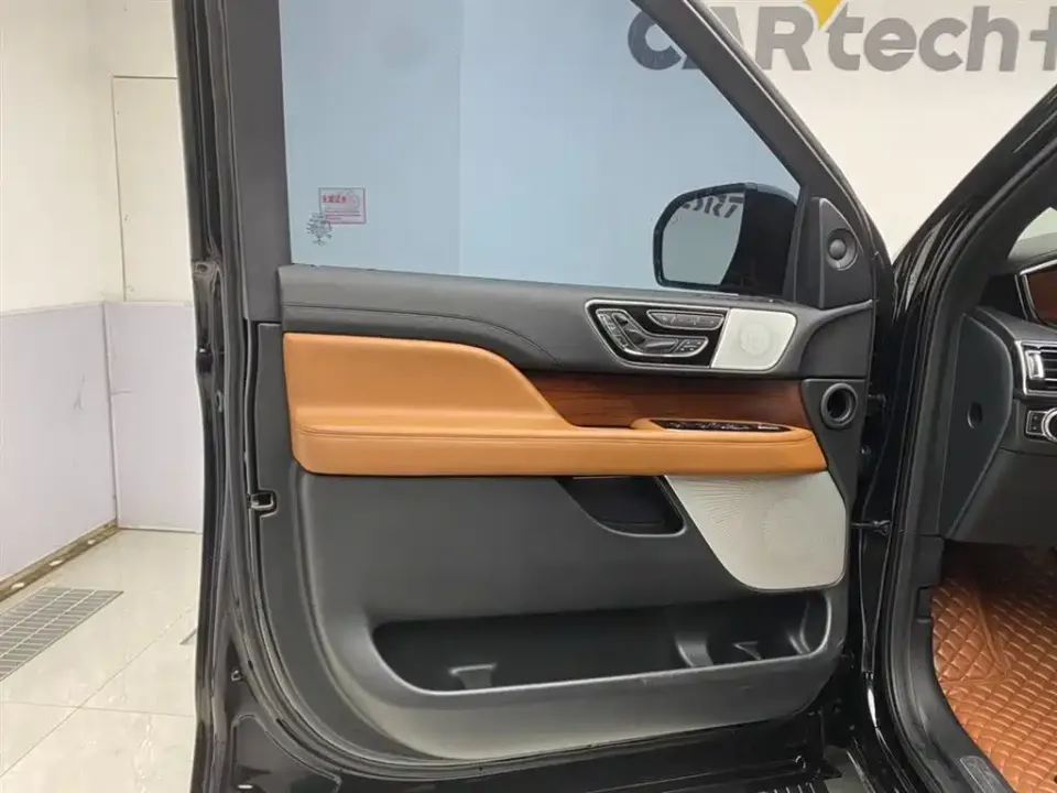 Lincoln Navigator