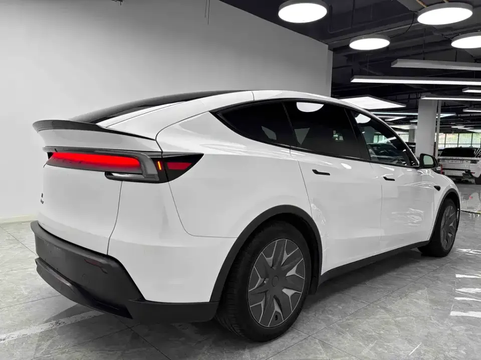 Tesla Model Y L