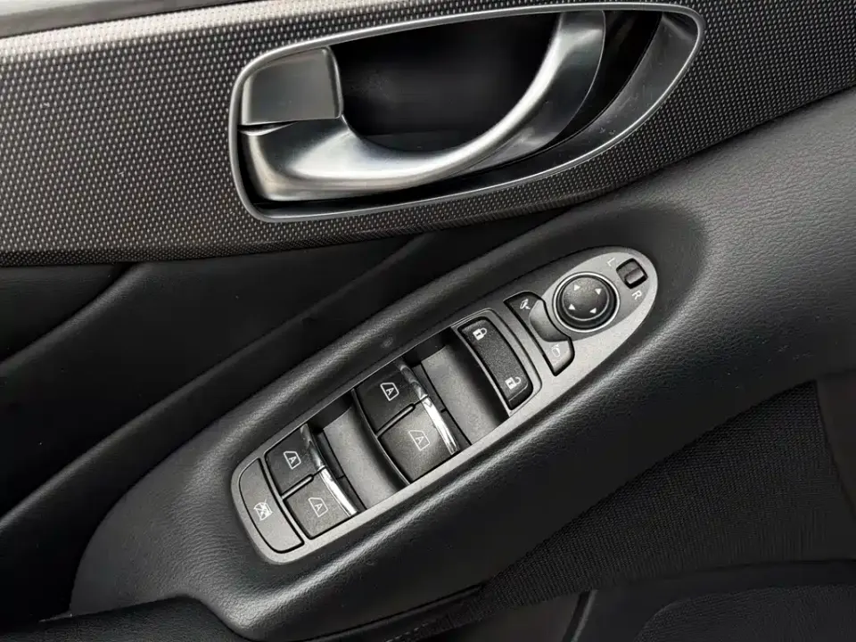 Infiniti Q50L