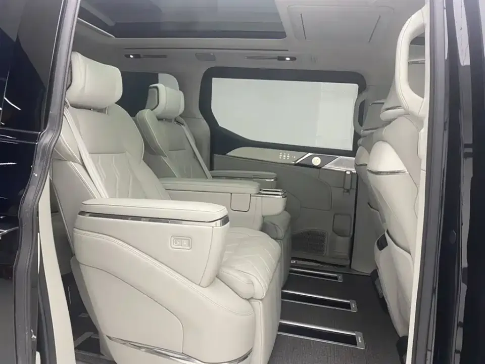 Volvo EM90