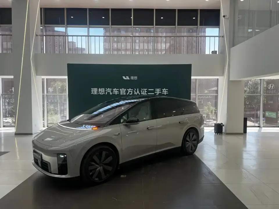 Li Li i8