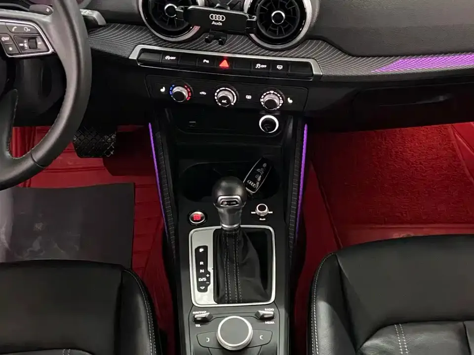 Audi Q2L