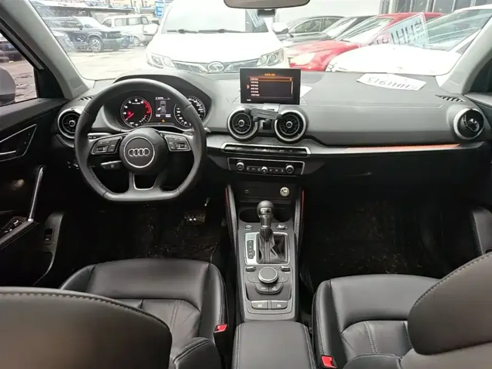 Audi Q2L