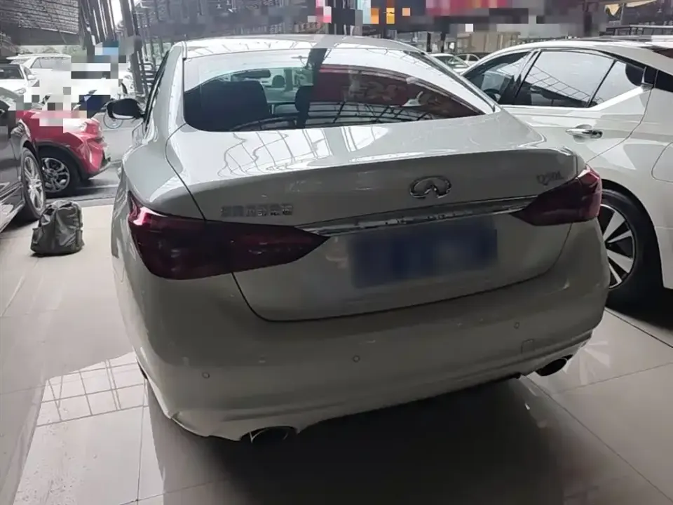 Infiniti Q50L
