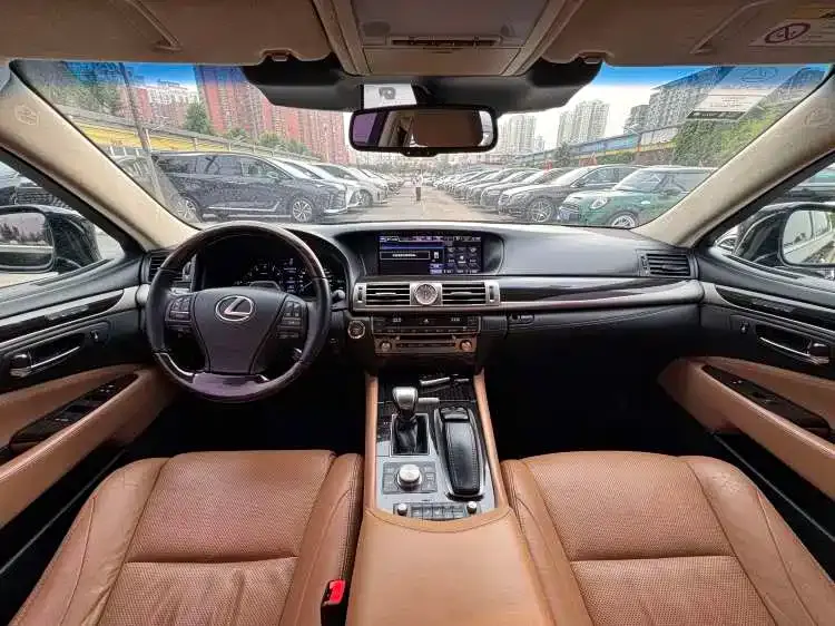 Lexus LS
