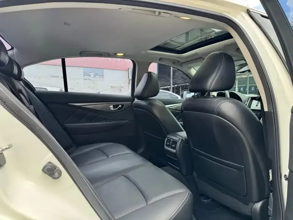 Infiniti Q50L
