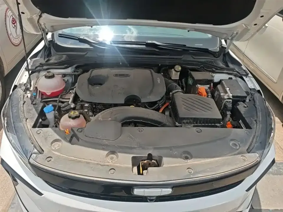 Geely L HiP