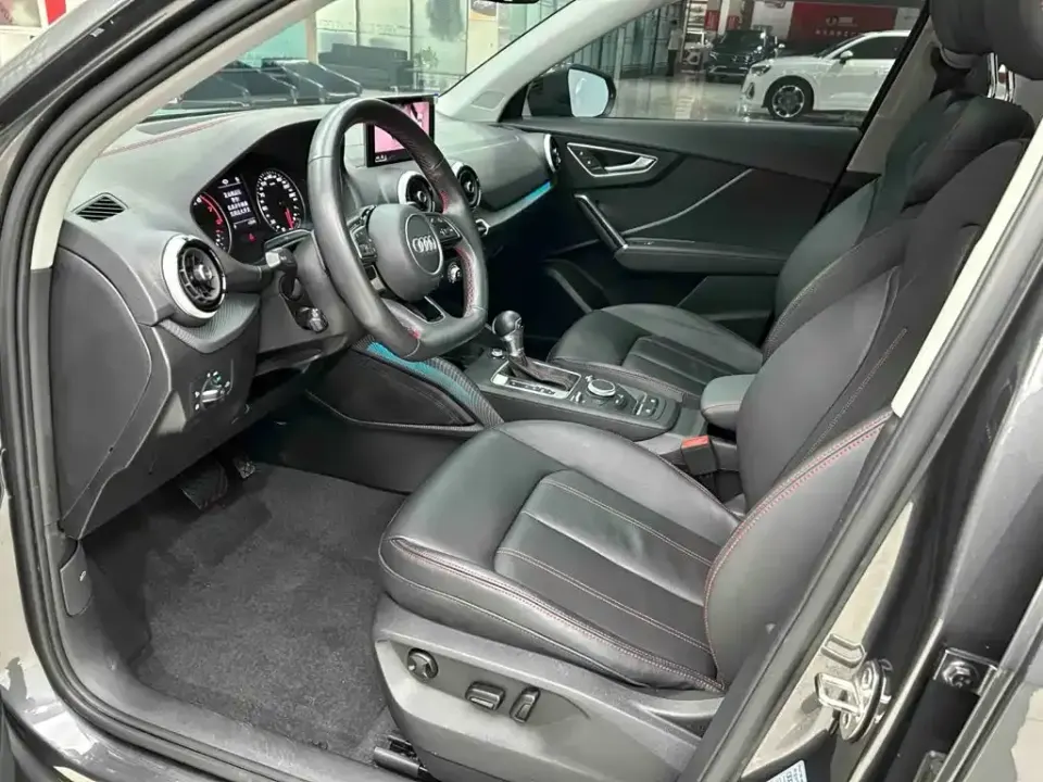 Audi Q2L