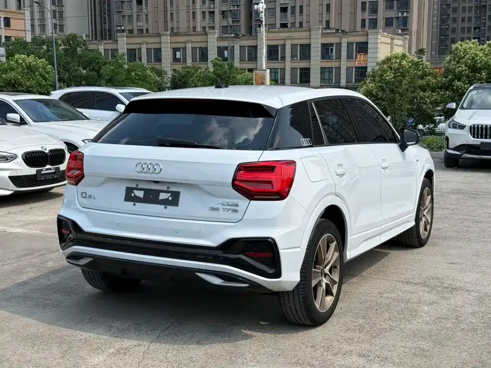 Audi Q2L