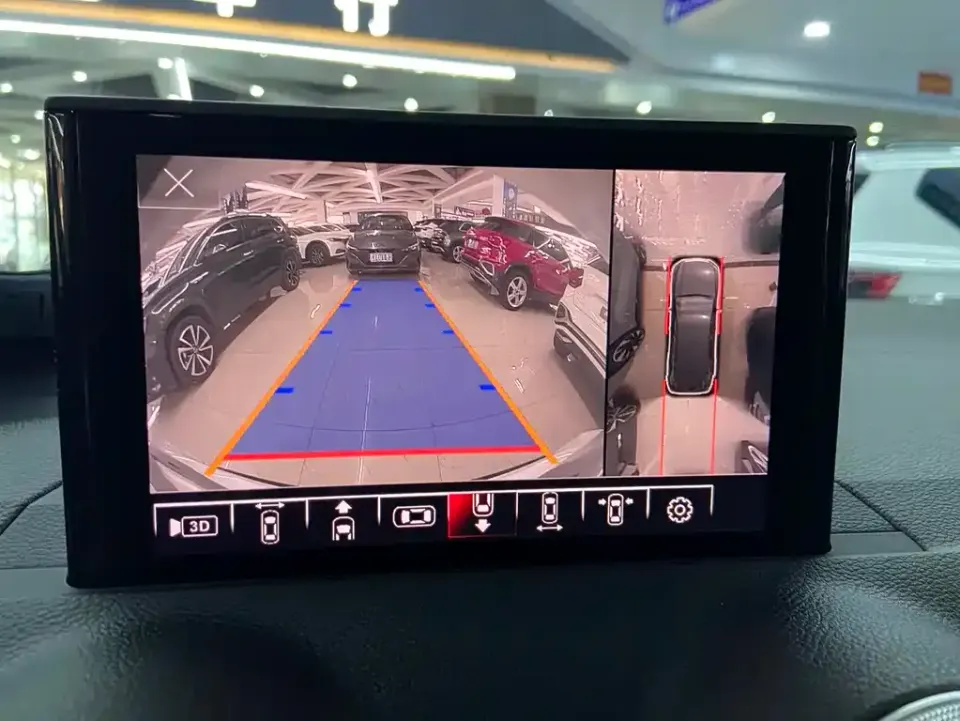 Audi Q2L
