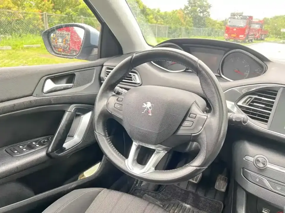 Peugeot 308S