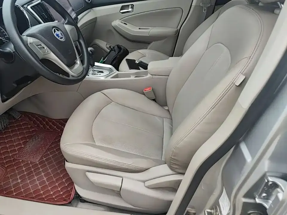 Venucia T70