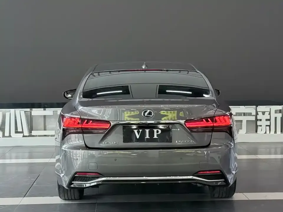 Lexus LS