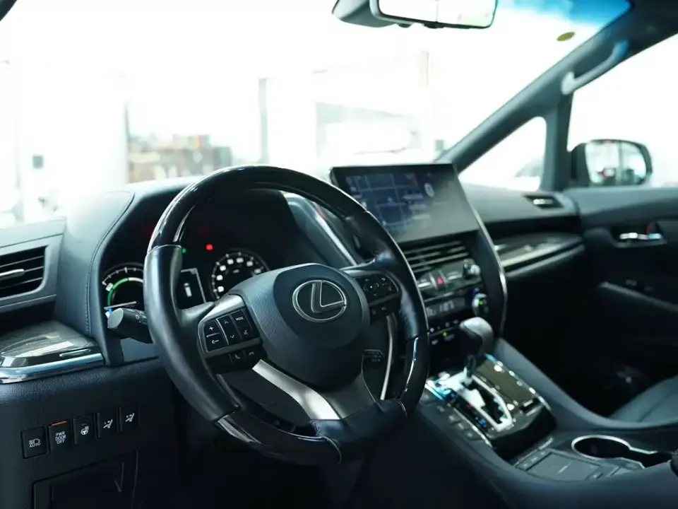 Lexus LM