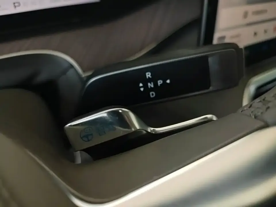 Denza Denza N9
