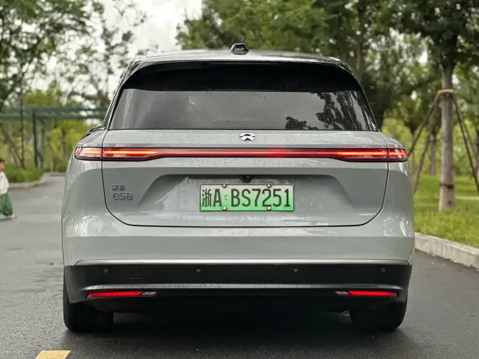 Nio ES8