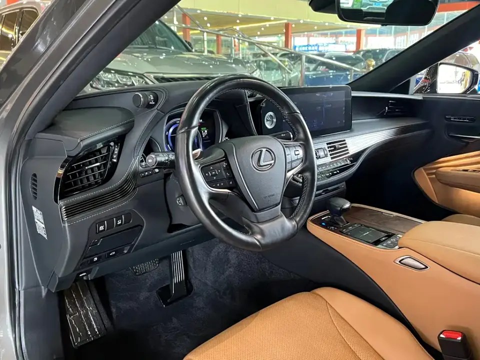 Lexus LS