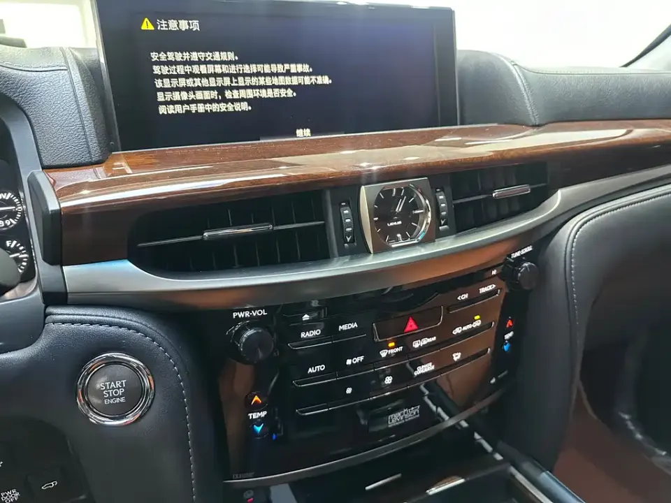 Lexus LX
