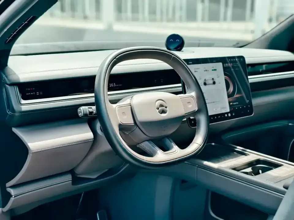 Nio ES8