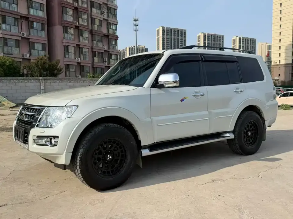 Mitsubishi Pajero (Import)
