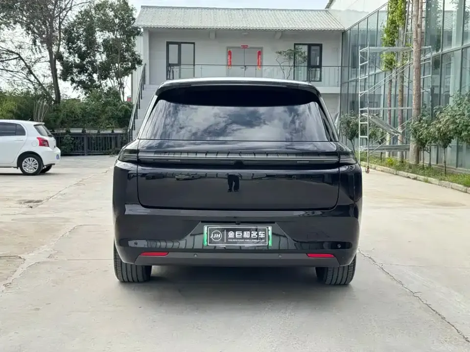 Li Li L8
