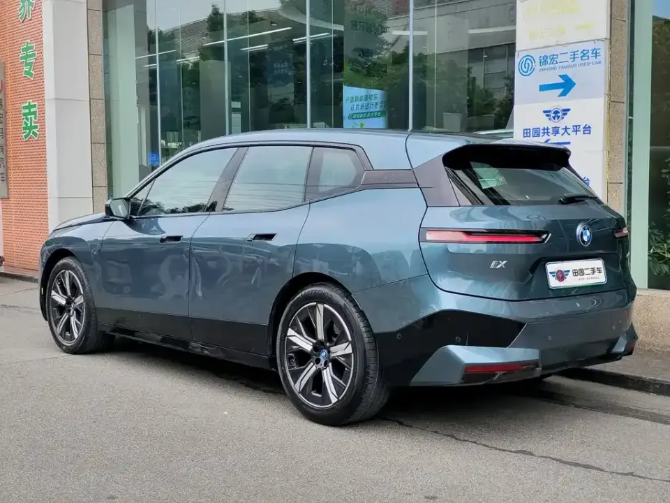 BMW iX