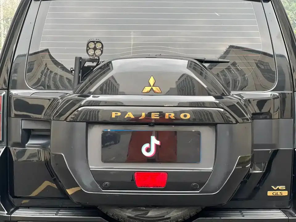 Mitsubishi Pajero (Import)