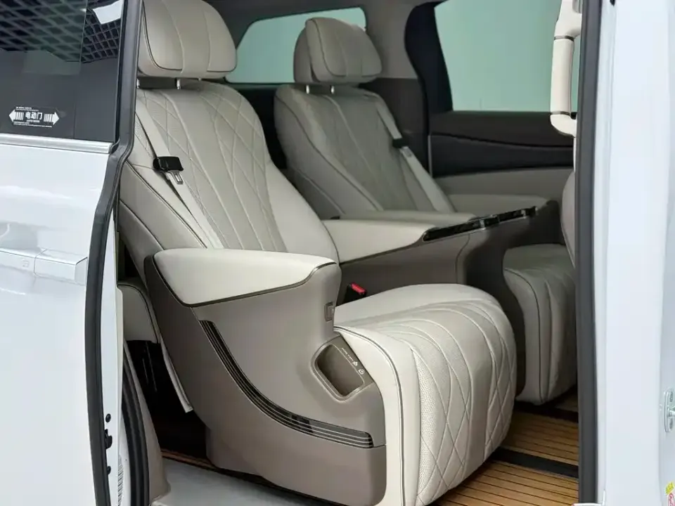 Denza Denza D9