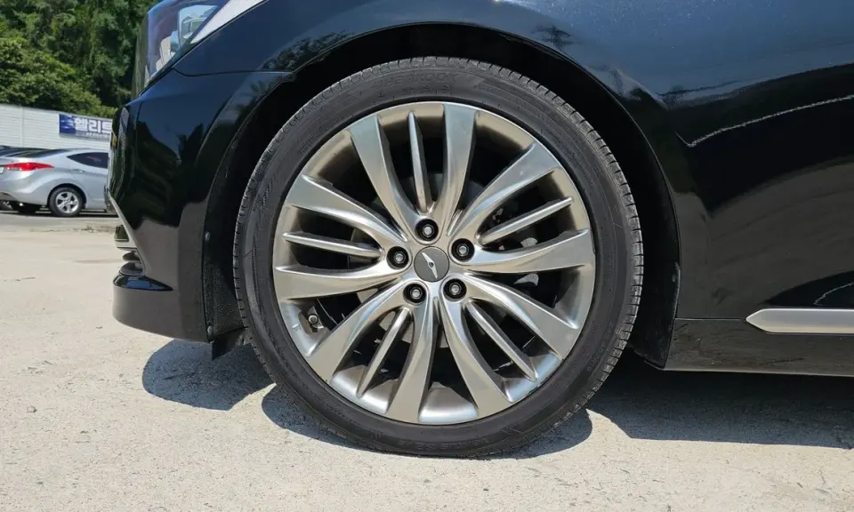 Hyundai Genesis