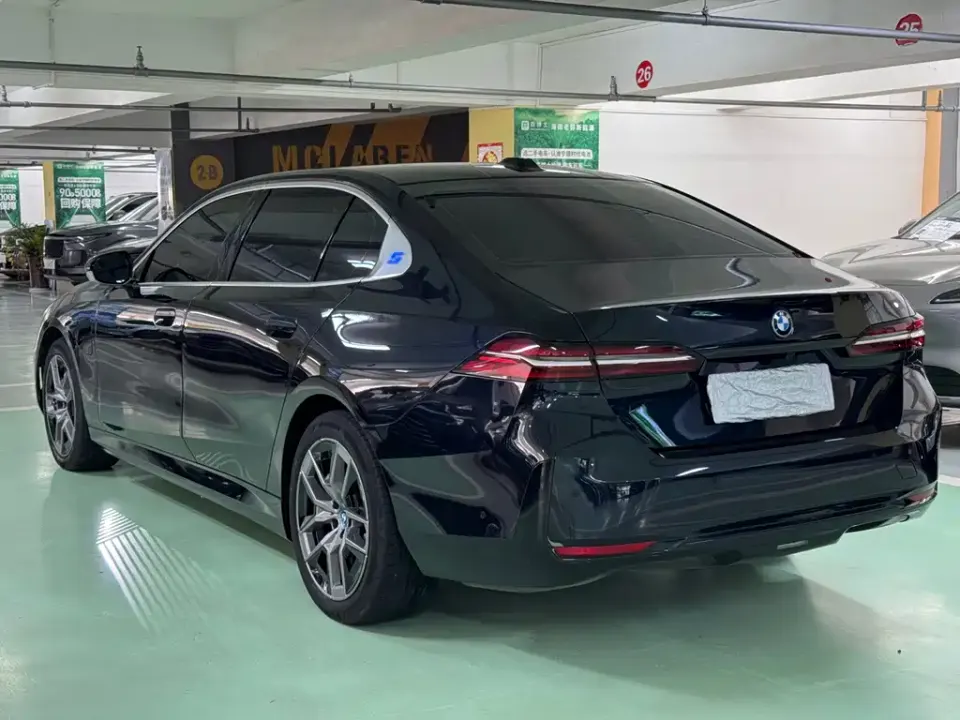 BMW i5