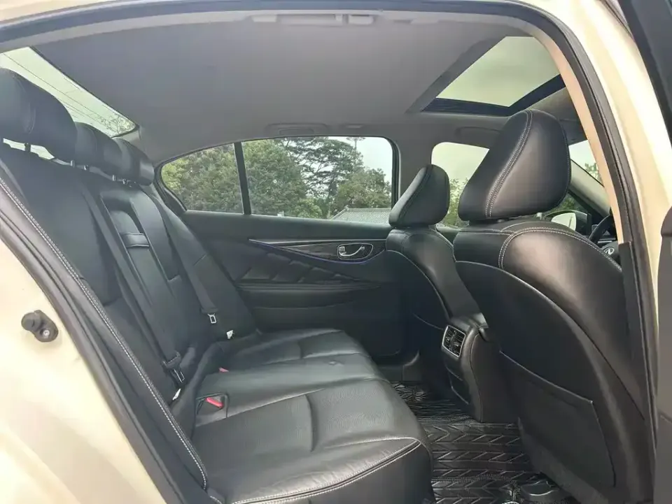 Infiniti Q50L