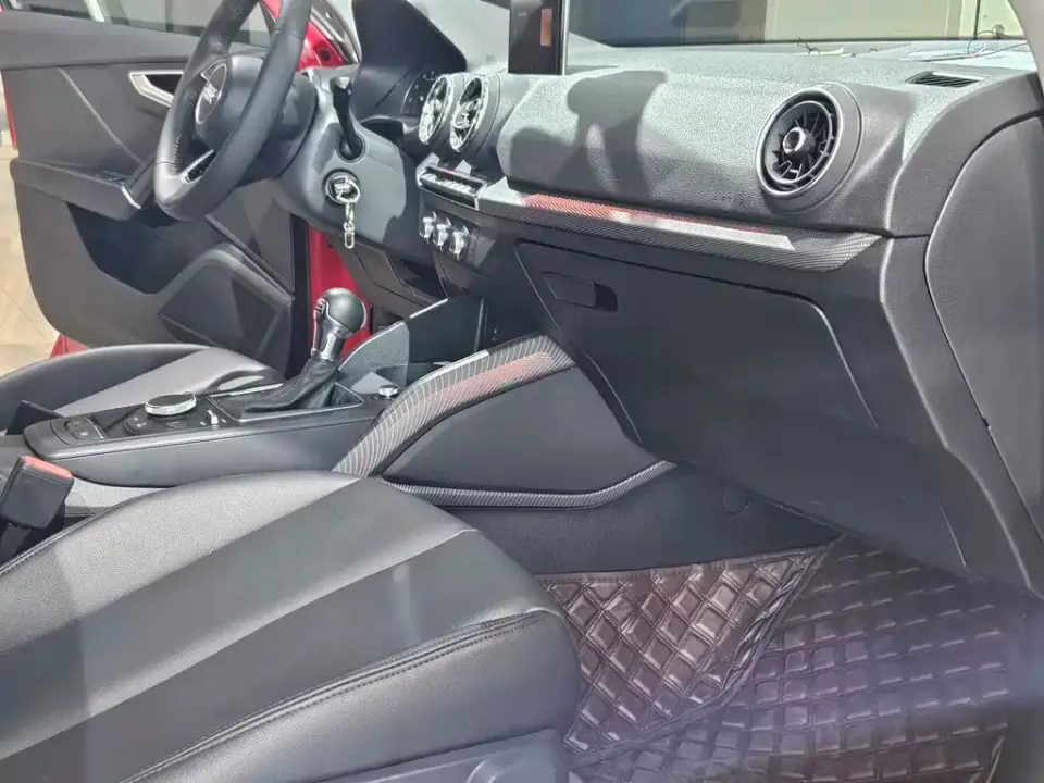 Audi Q2L