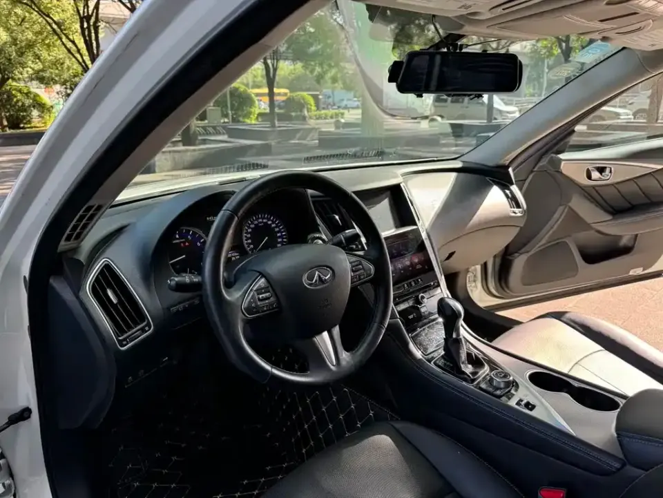 Infiniti Q50L