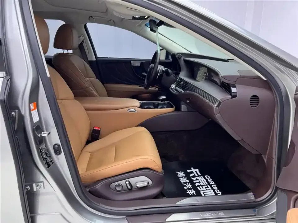 Lexus LS