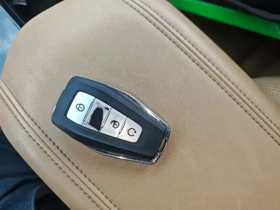Geely L HiP